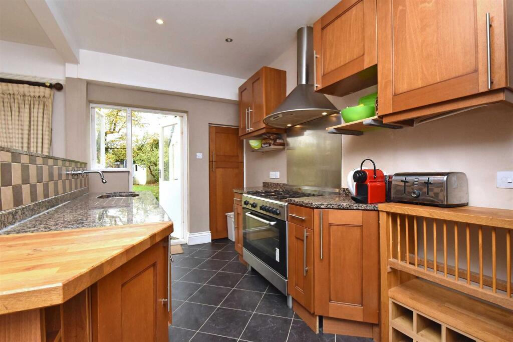 Bishops Avenue, Bromley photo 4