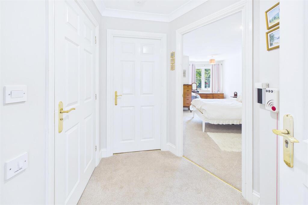Apartment in Bristol, North Somerset - View 3