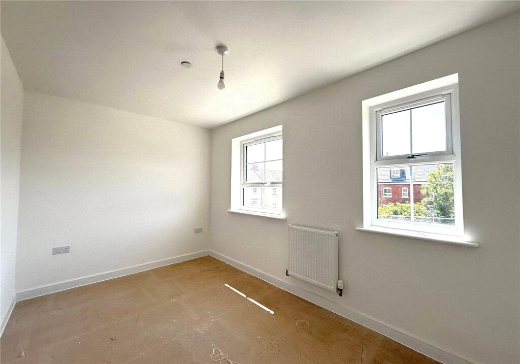 House in Newport, Portskewett - More