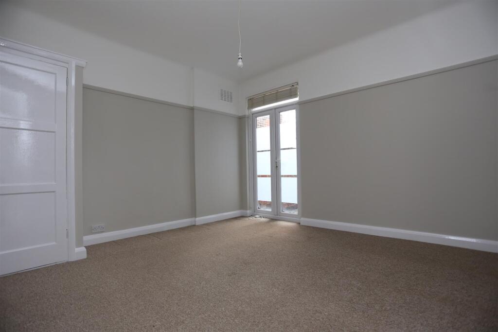 Apartment in Hove, Brighton and Hove - View 3