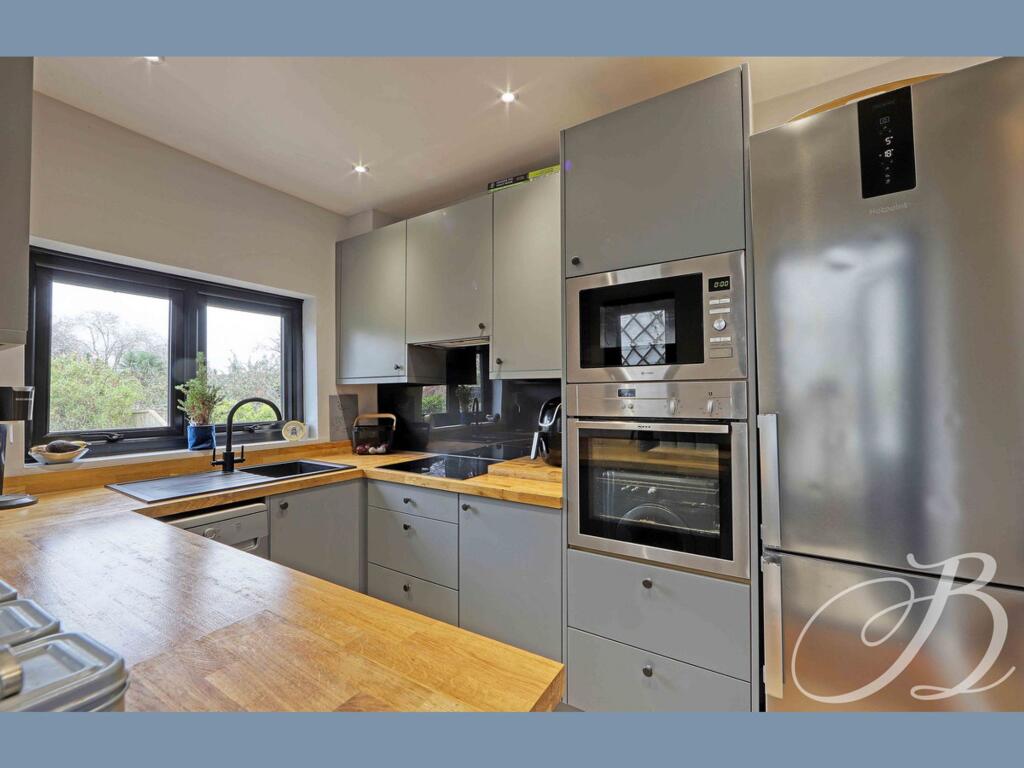 House in Maidenhead, Furze Platt - View 3