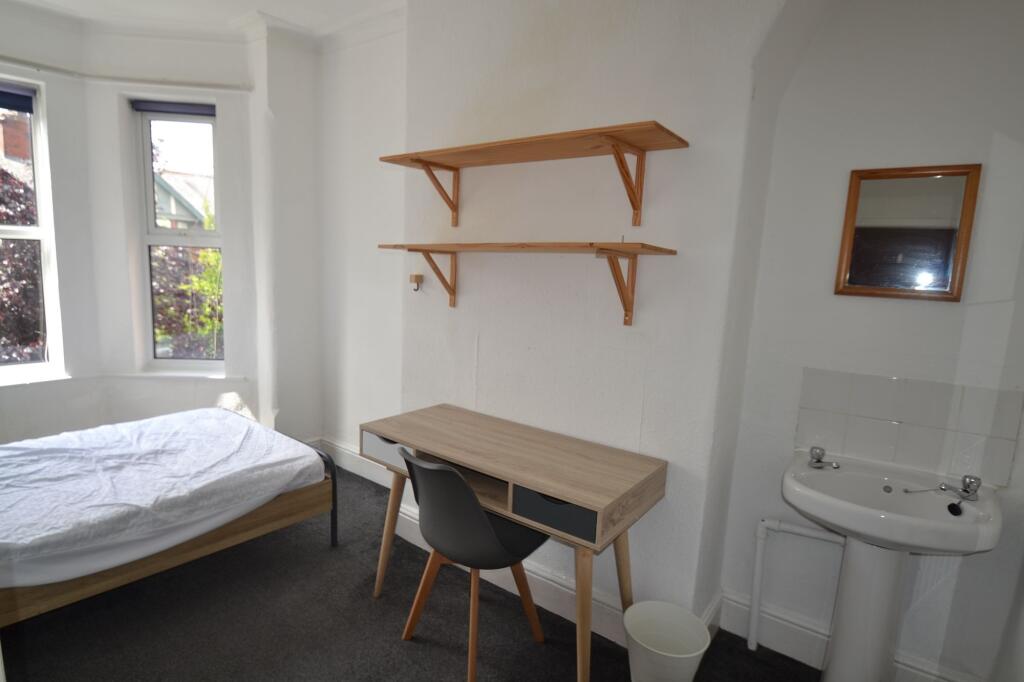 2 bedroom house share for rent
