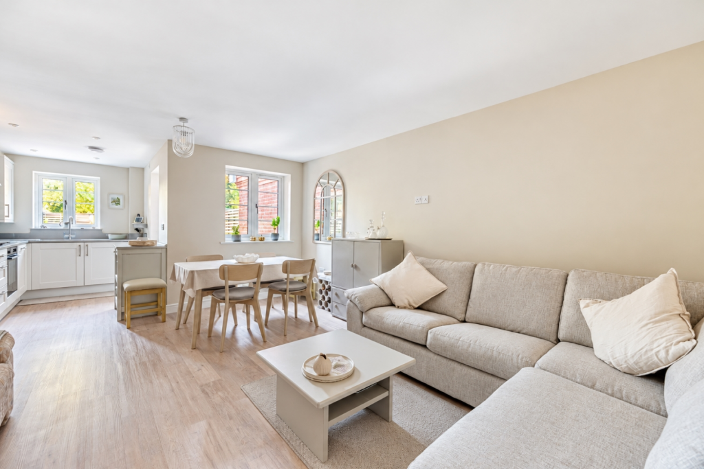 House in Guildford - View 2
