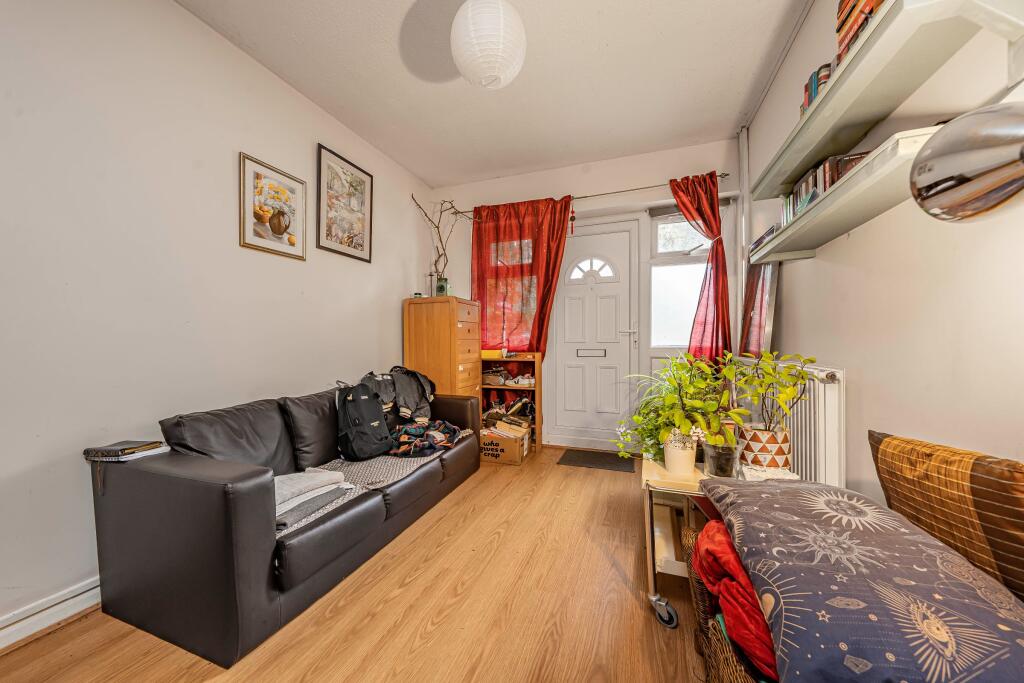 St. Stephens Road, Hounslow, TW3 - View 4