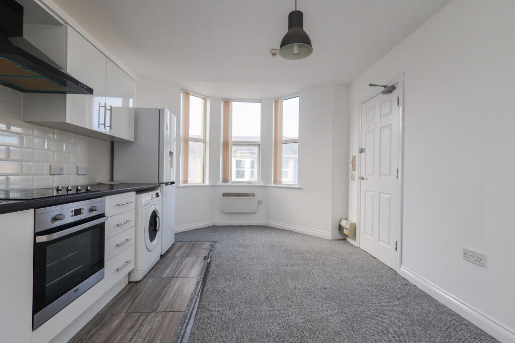 Apartment in Truro - View 4