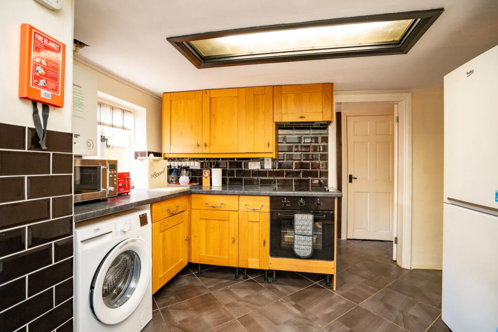 House in Worcester - View 5