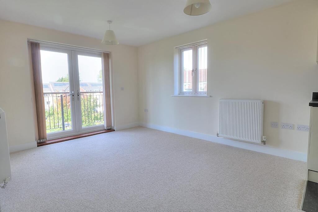Hut Farm Place, Chandlers Ford photo 2