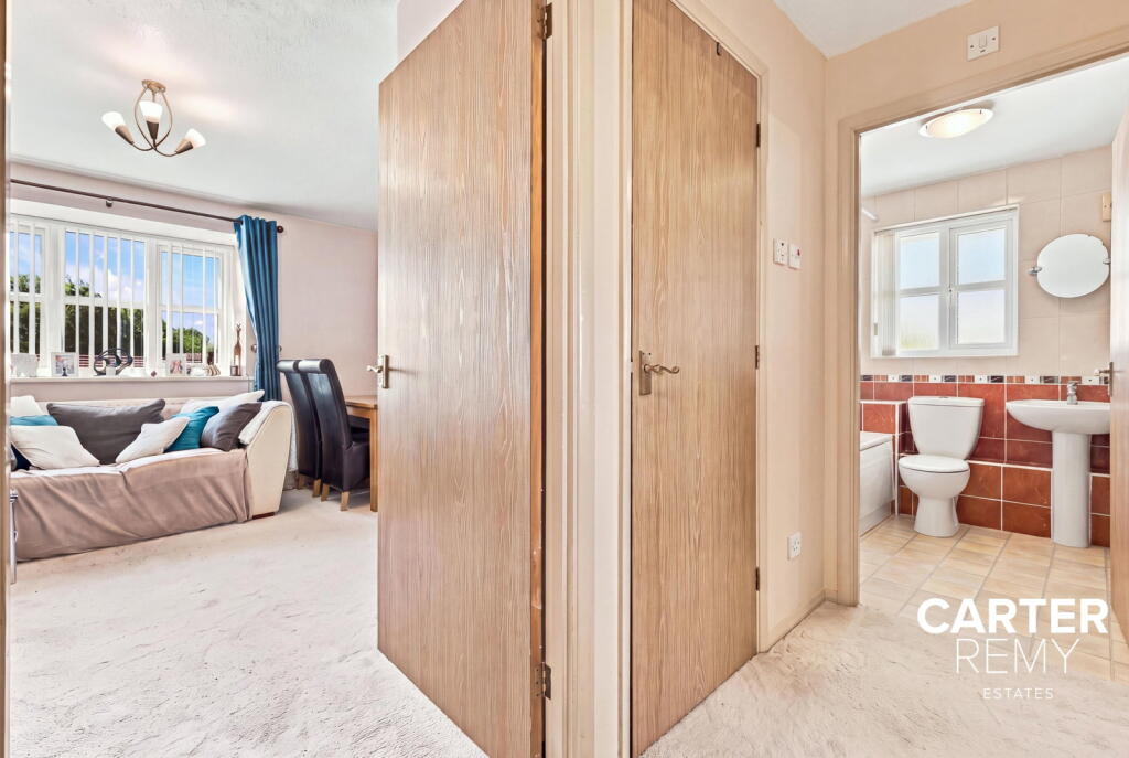 Apartment in Thurrock, Essex - View 5
