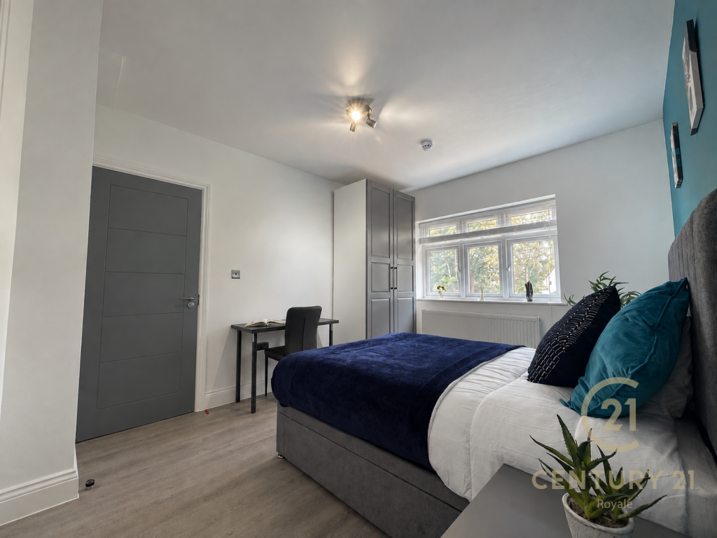 House in London, Royal Borough of Kingston upon Thames - View 3