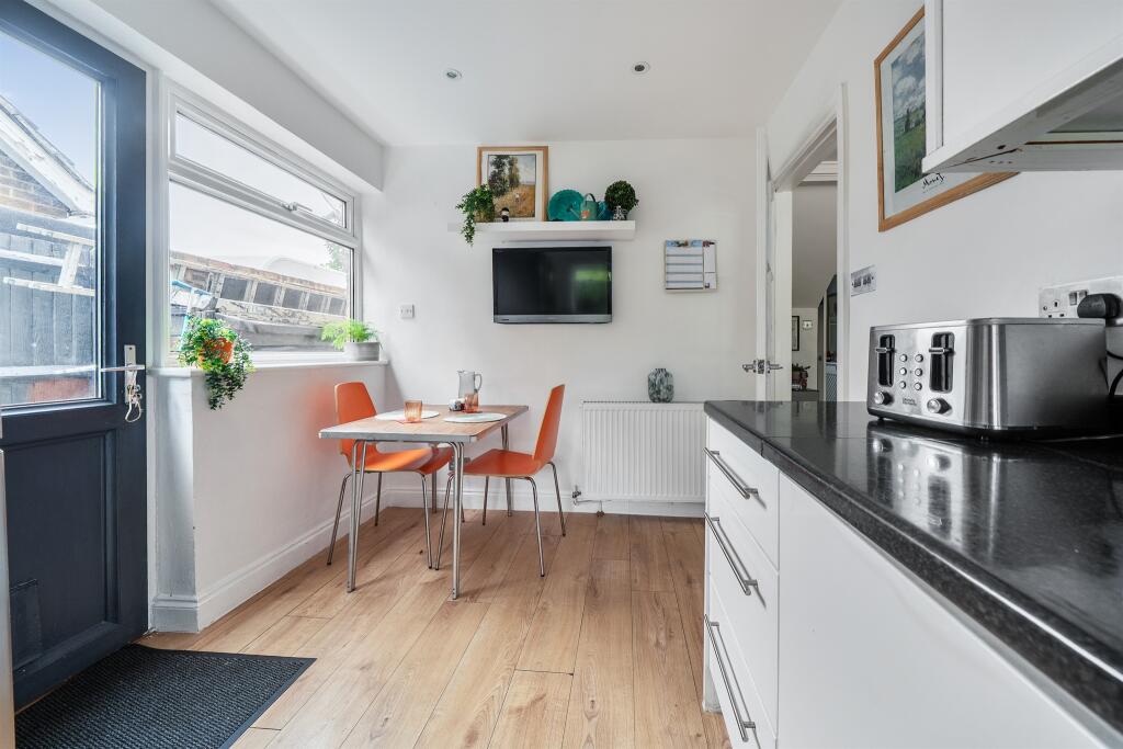 House in Slough - View 4