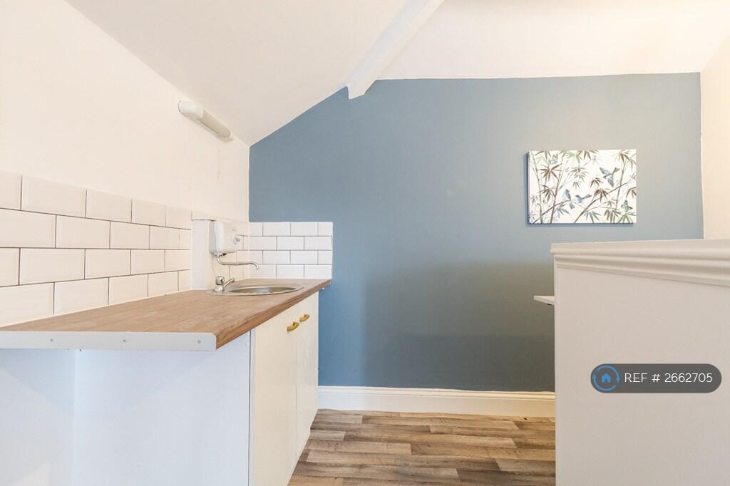 5 bedroom maisonette for rent