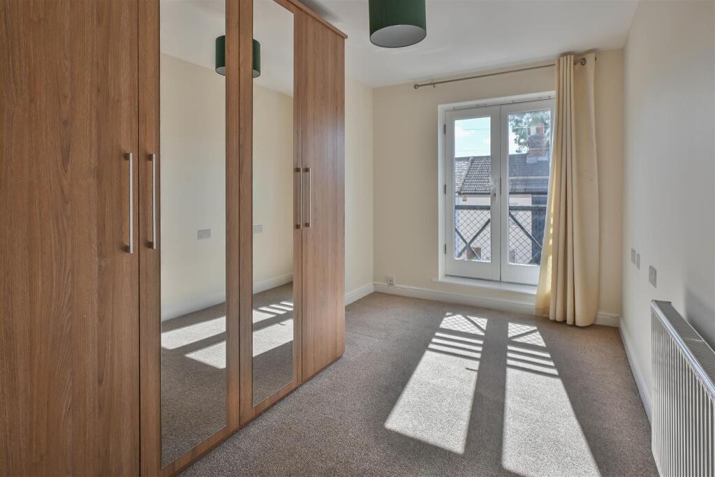Apartment in Brentwood, Essex - View 5