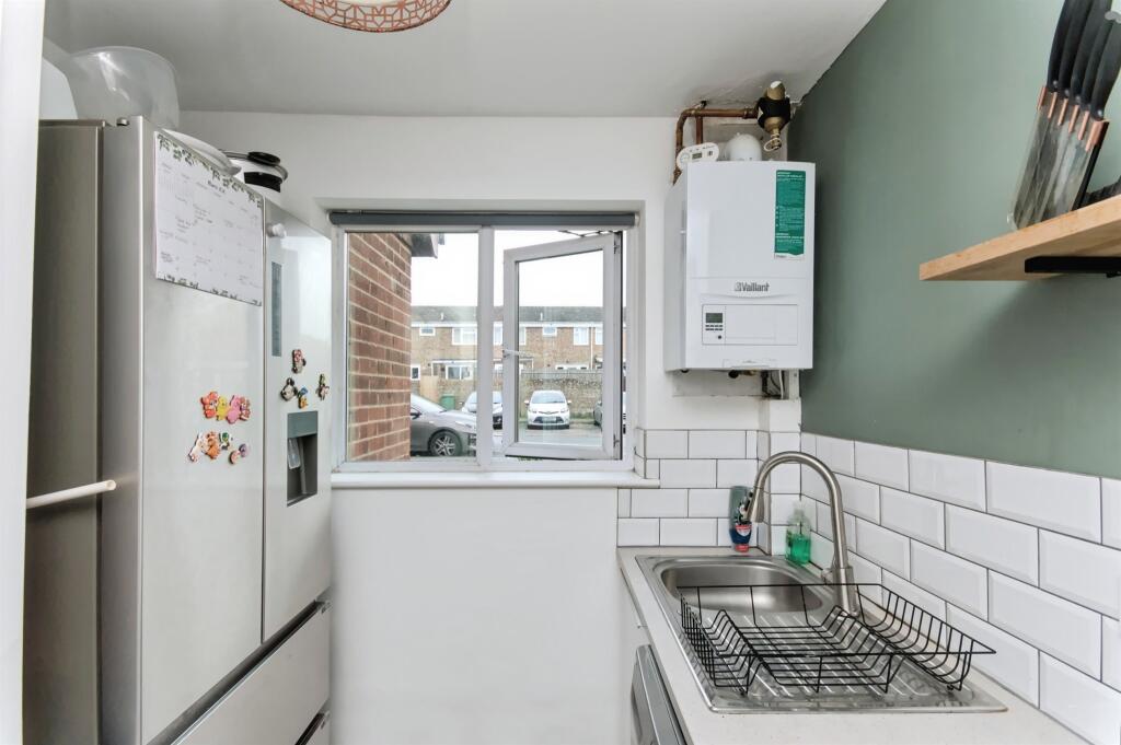 Sorrel Drive, Eastbourne photo 5
