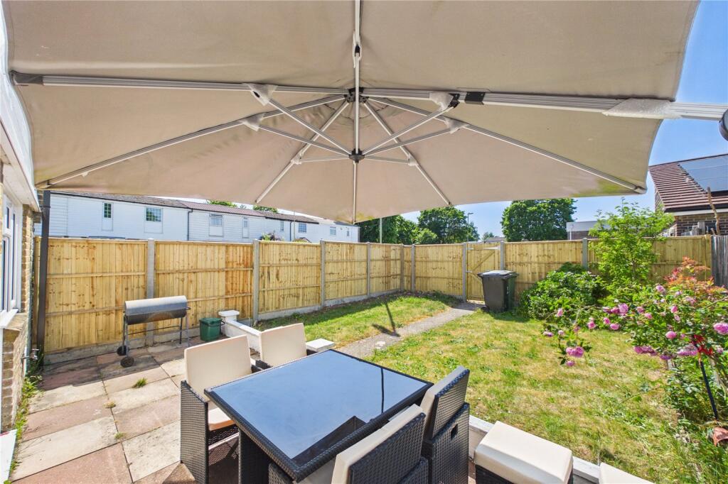 Mourne Close, Basingstoke, Hampshire, RG22 photo 4