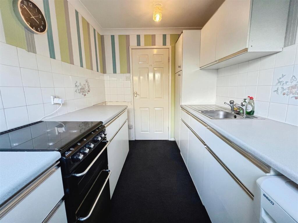 Apartment in Bradford, Bank Top, Eccleshill - View 6
