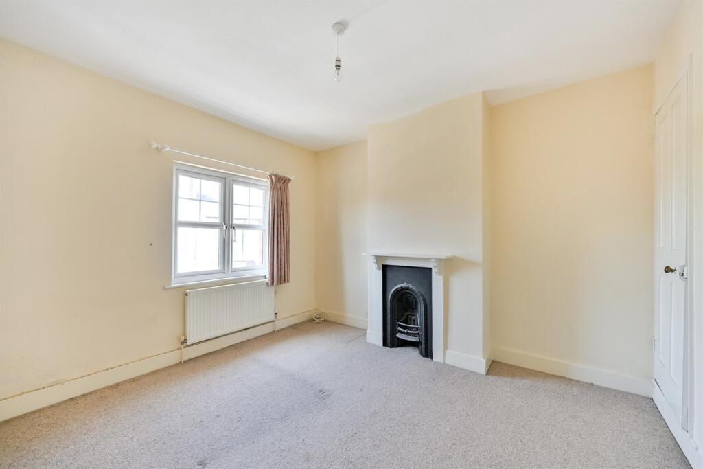 House in Reading, Newtown - More