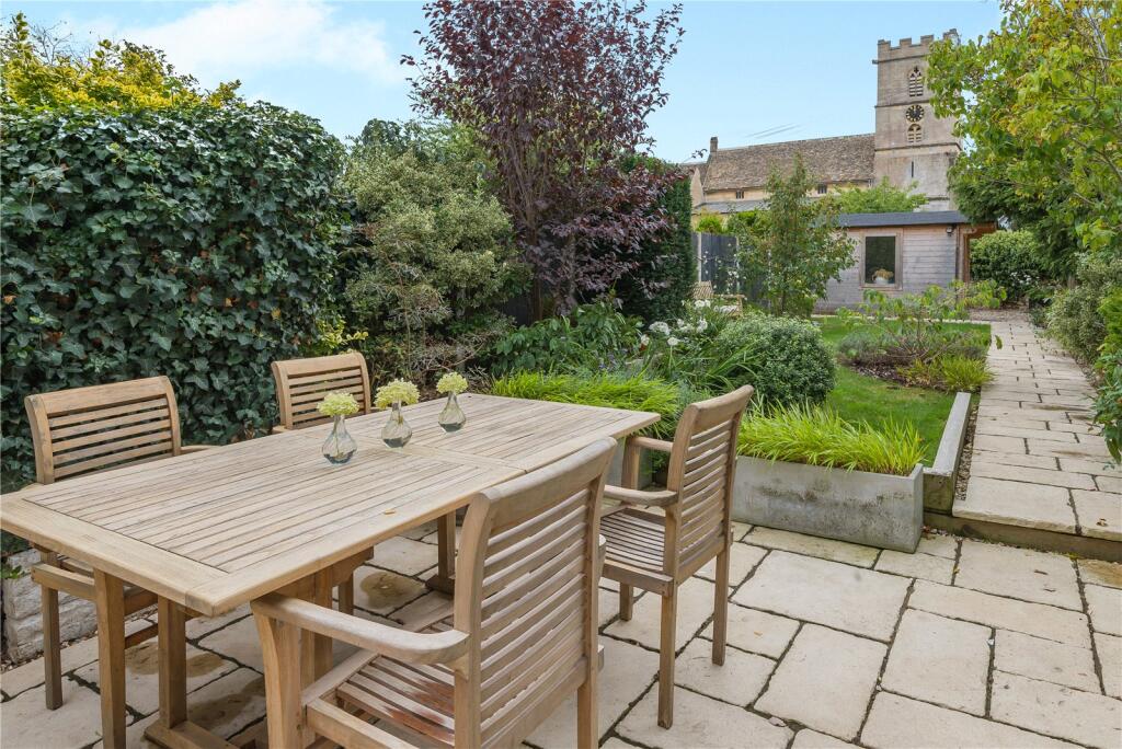 House in Gloucester - View 2