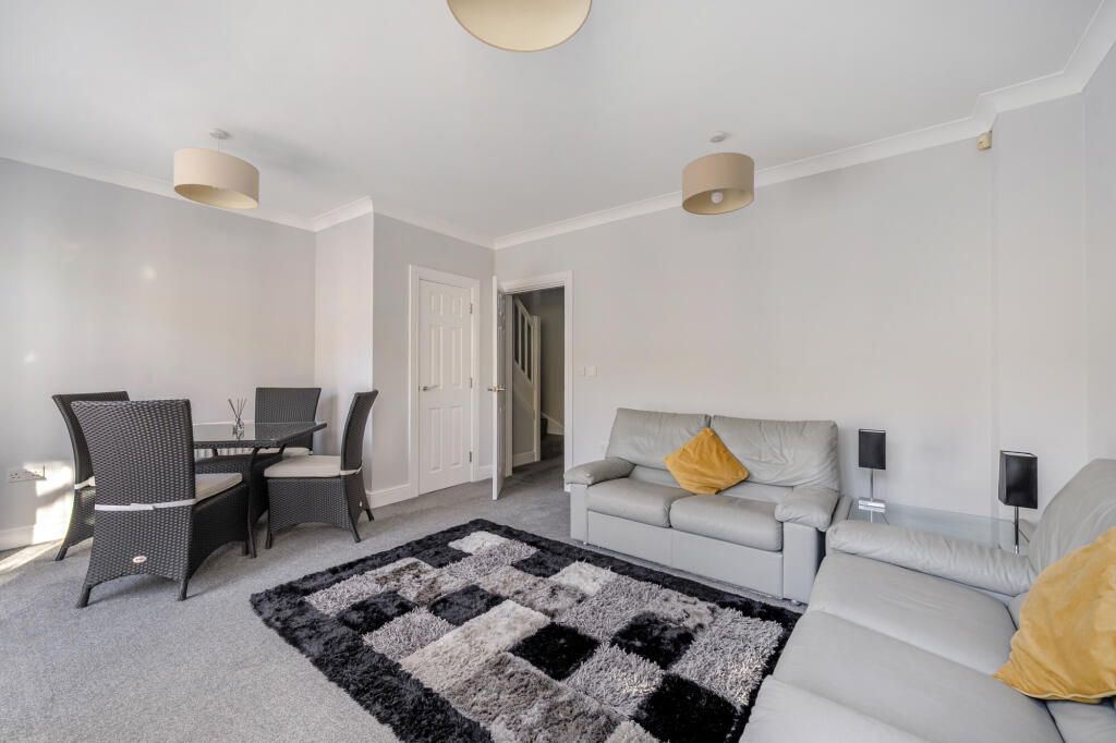 House in Mole Valley, Dorking - View 3