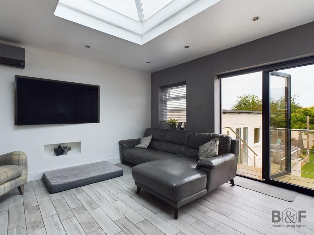 Pool Road, Kingswood photo 2
