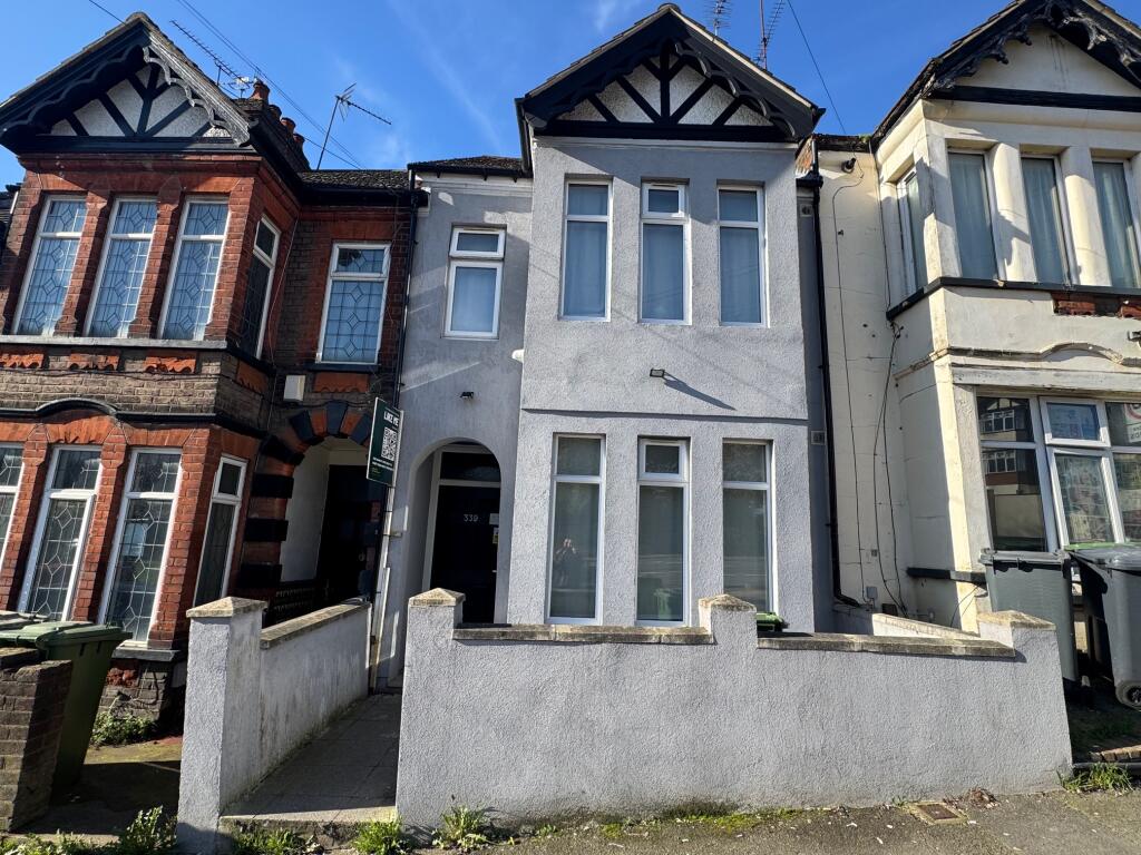 House in Luton - View 4