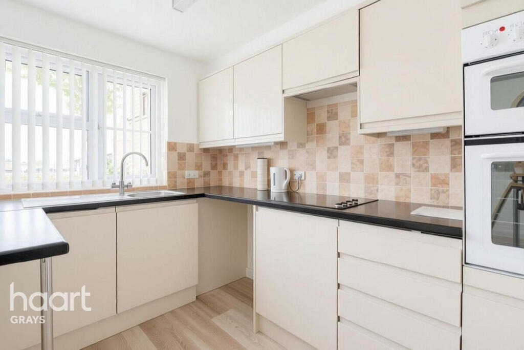 Apartment in Grays, Little Thurrock - View 4