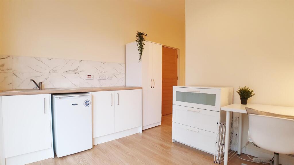 1 bedroom house share for rent