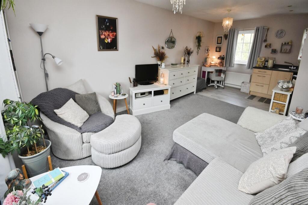 Apartment in Braintree, Essex - View 2