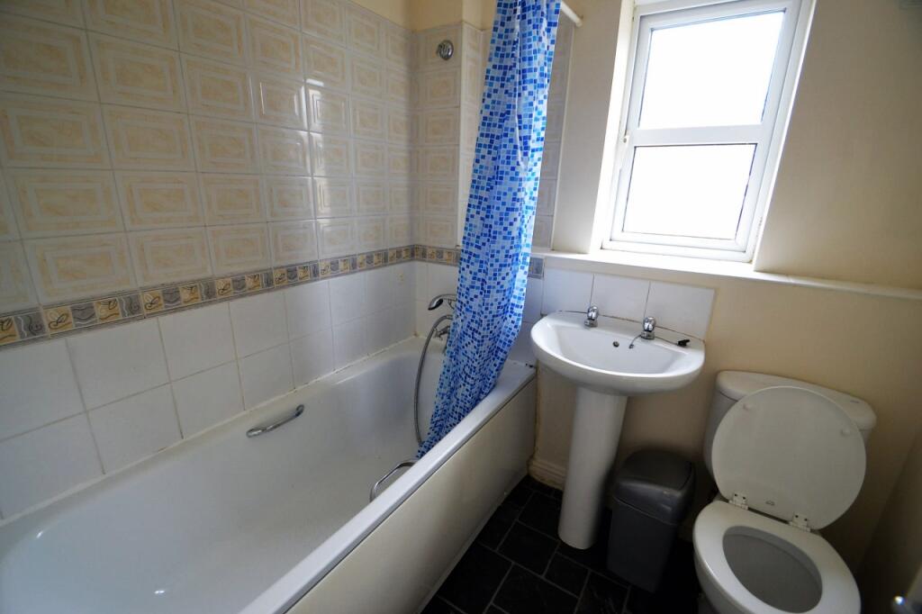 3 bedroom semi-detached house for rent