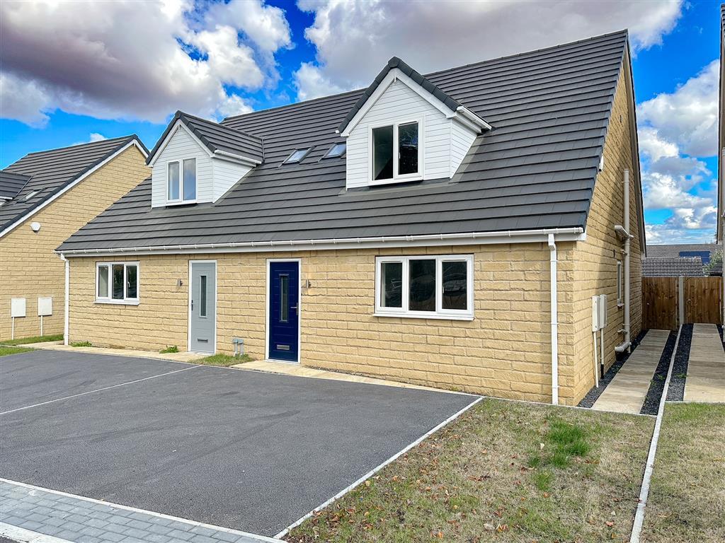 3-bed semi-detached on Minsthorpe Lane, South Elmsall, Pontefract, £210,000