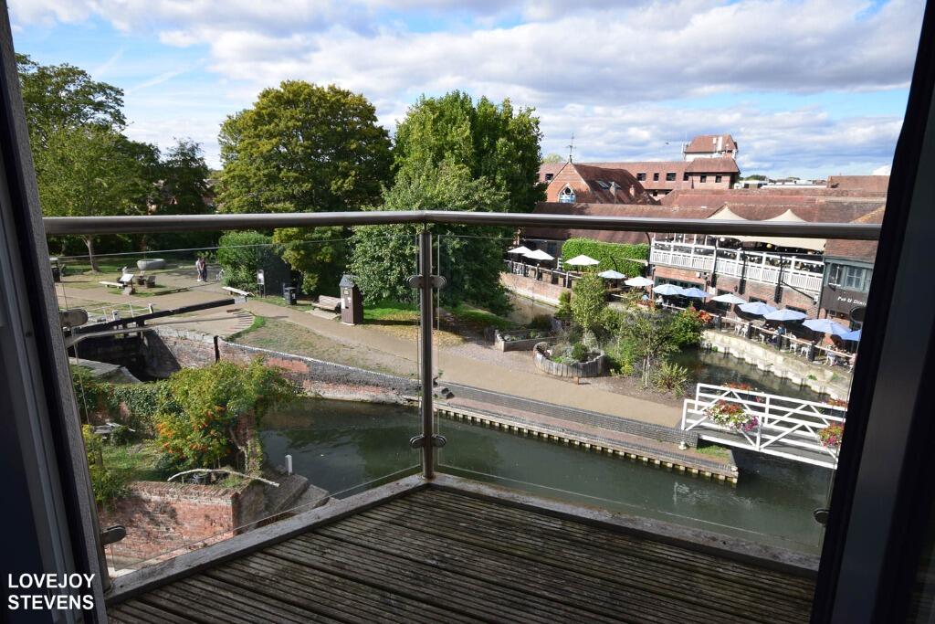 Nicholas Wharf, Newbury, RG14 photo 4