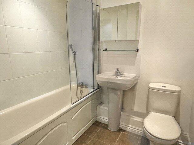 Apartment in Rushmoor, North Town - More