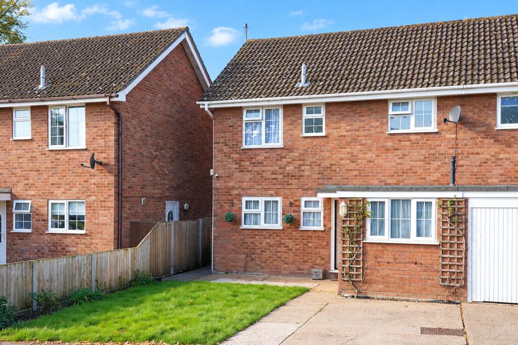 3-bed semi-detached on Raven Close, Mildenhall, Bury St. Edmunds, Suffolk, IP28, £320,000