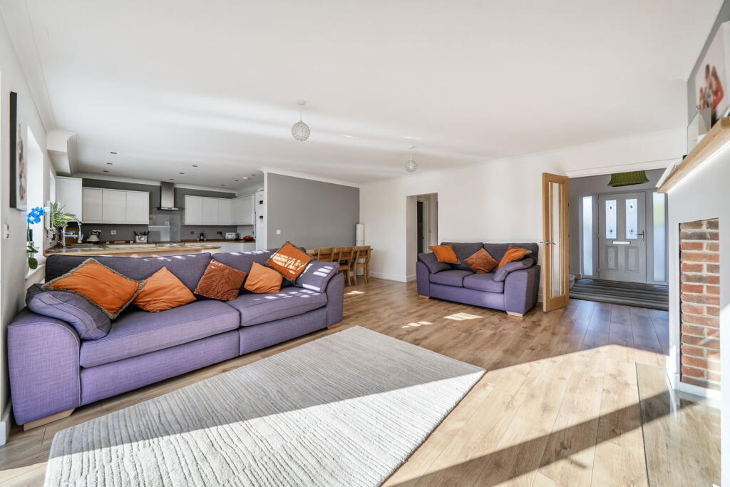 House in Eastleigh, Fair Oak and Horton Heath - More