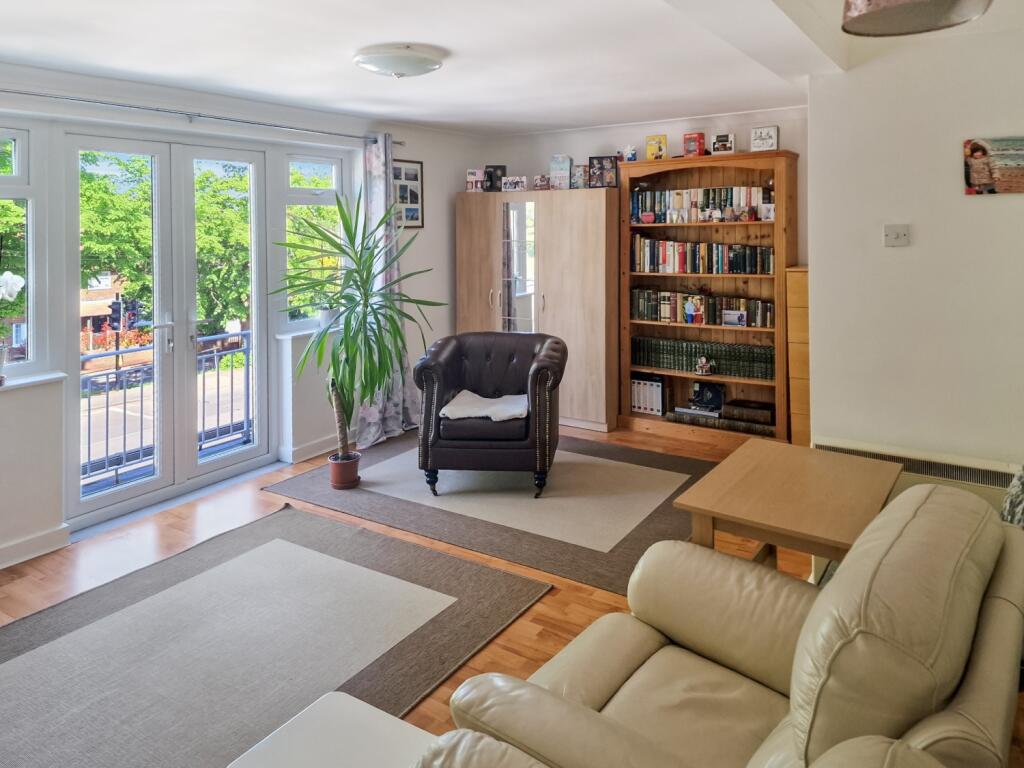 Main image of property: 115a Aldershot Road, Guildford