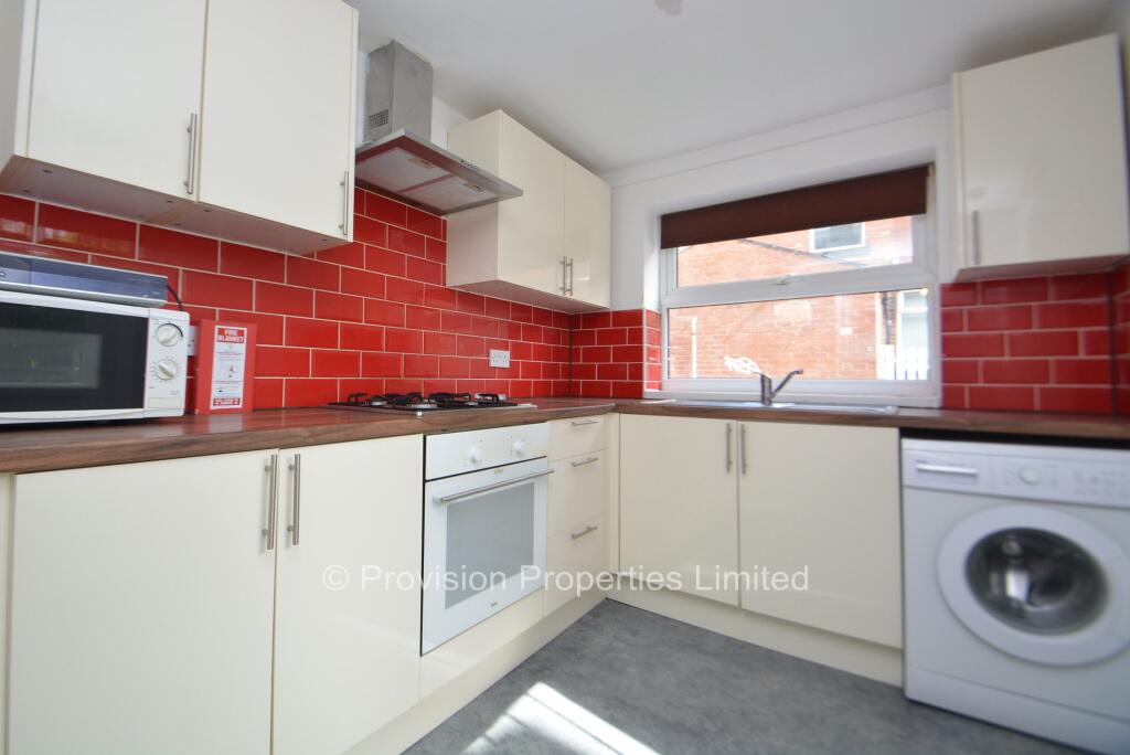 6 bedroom terraced house for rent