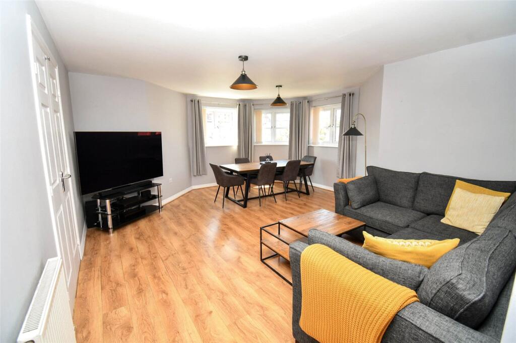 Apartment in Wirral, Liverpool City Region - View 2