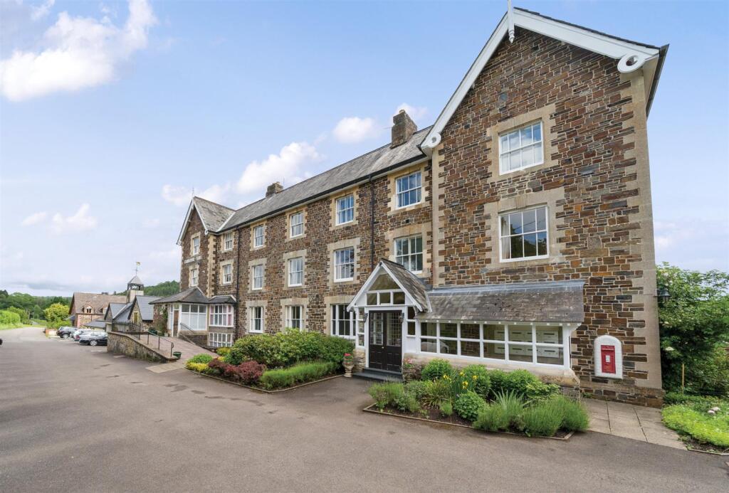2-bed apartment on Brushford, Dulverton, £199,999