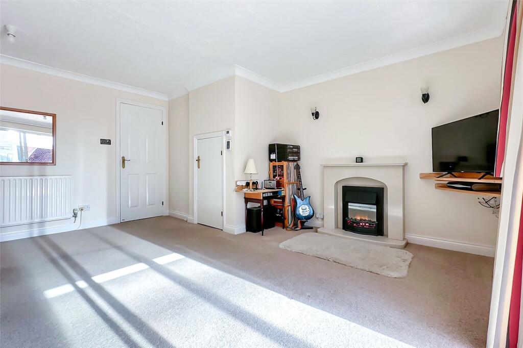 House in Littlehampton, Toddington - View 3