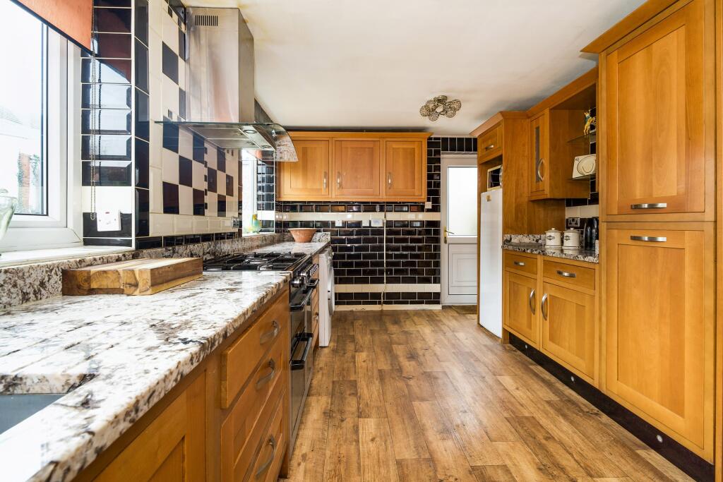 Low Cudworth Green, Barnsley, S72 photo 4