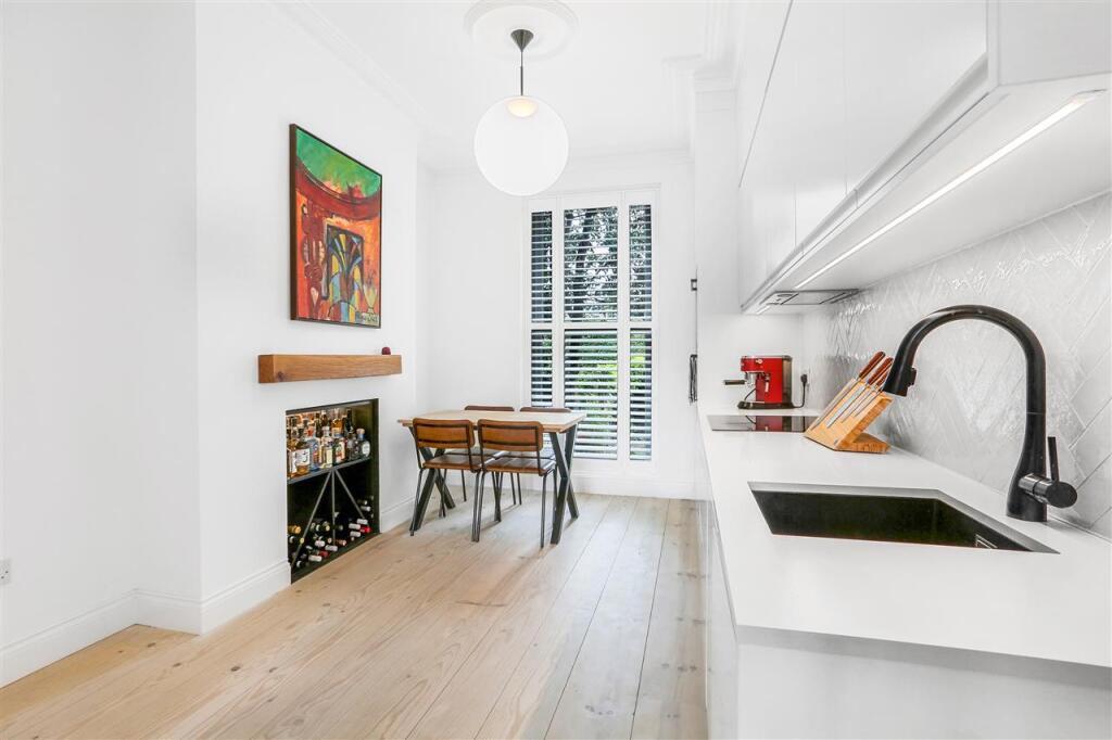 Apartment in London - More
