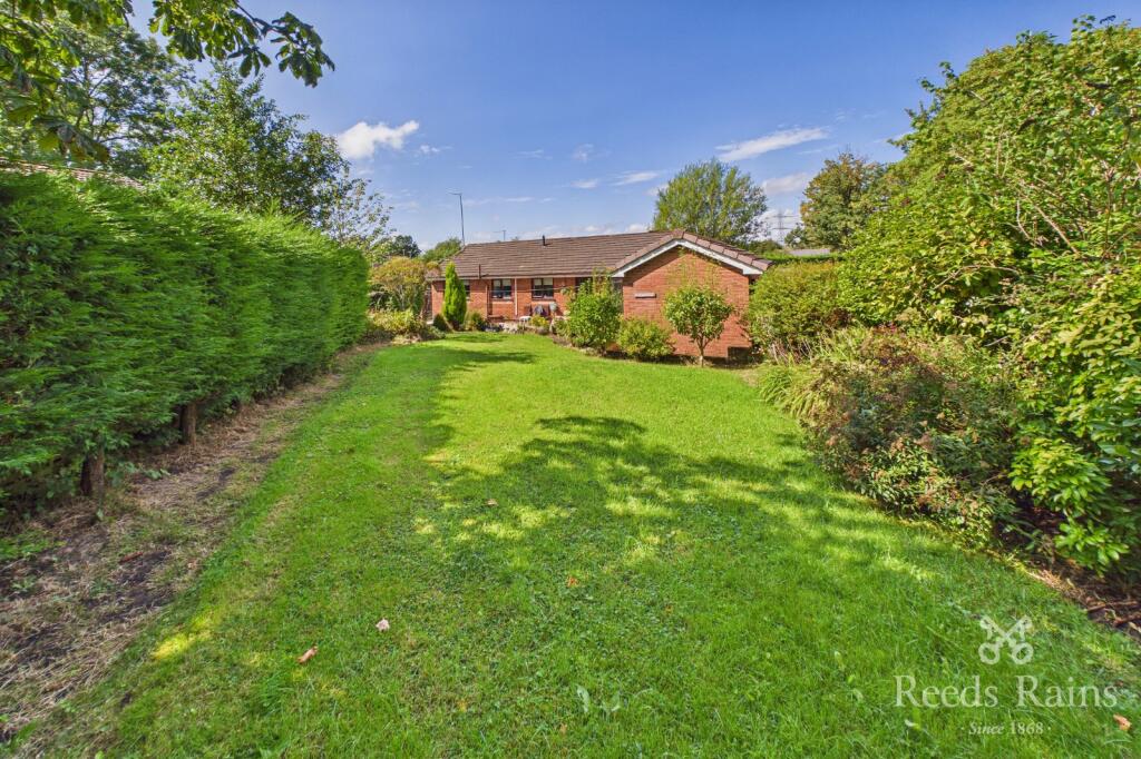 House in Chorley, Clayton-le-Woods - More