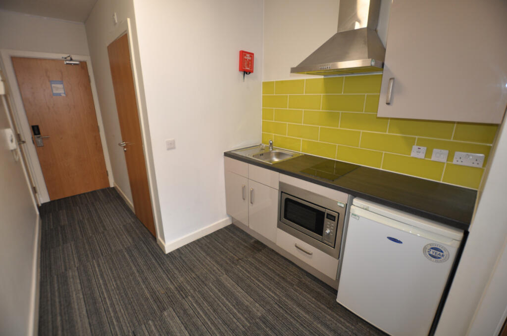 Apartment in Cambridge, Cambridgeshire - View 4