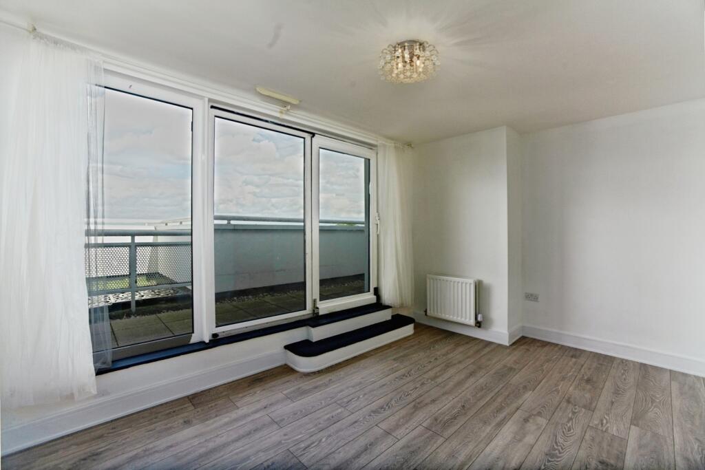 Apartment in Croydon - More