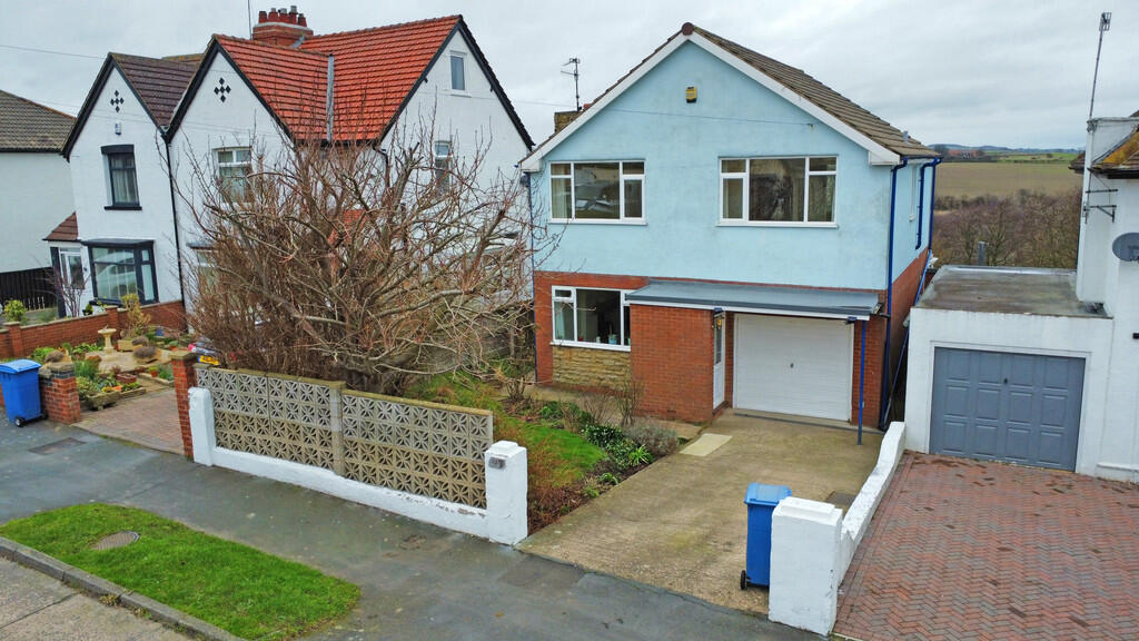 4-bed detached on Scholes Park Road, Scarborough, £330,000