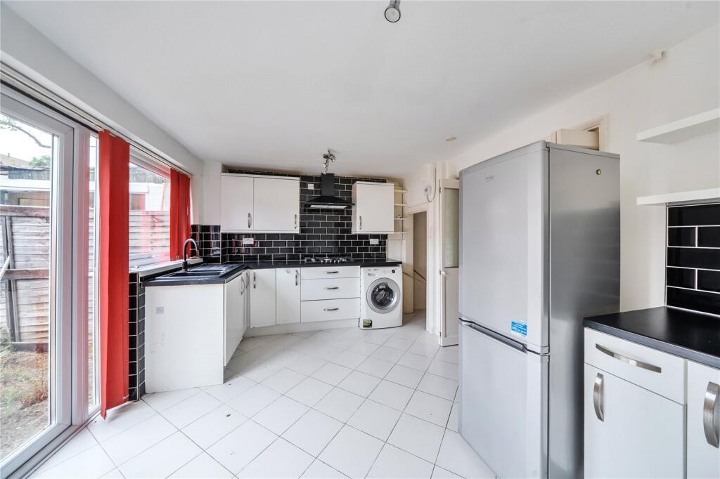 House in Luton, Hockwell Ring, Leagrave - View 4