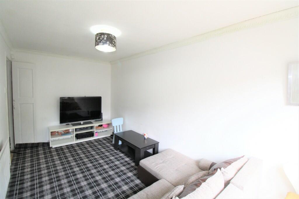 Chestnut Close, London, SE6 photo 3
