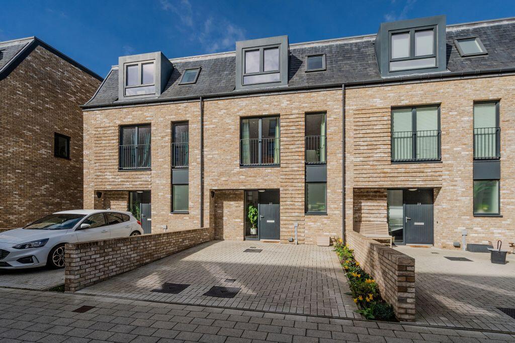 Main image of property: 27 South Carron Wynd, Leith, Edinburgh, EH6 7FW