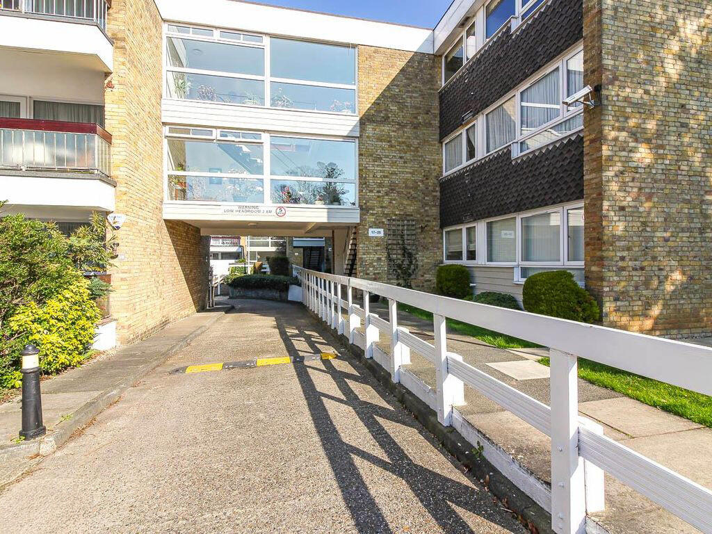 2 bedroom ground floor flat at Whitehall Lane, Buckhurst Hill, Essex, IG9 — photo 4