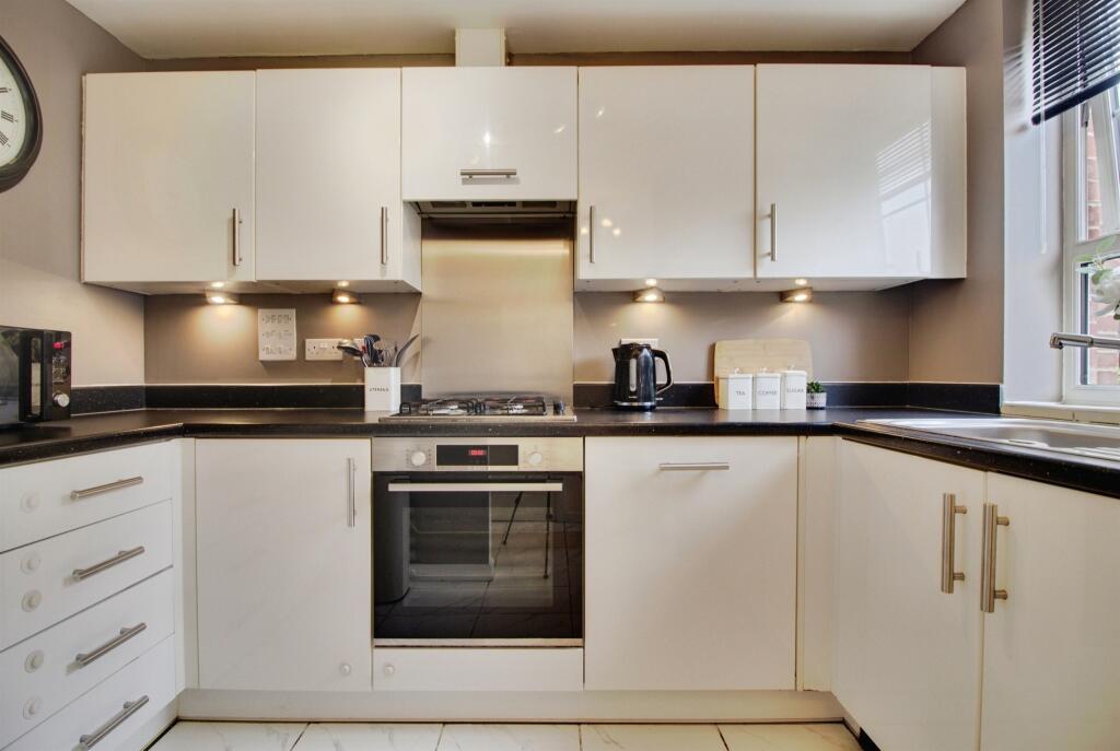 Peregrine Way, Hatfield - View 6