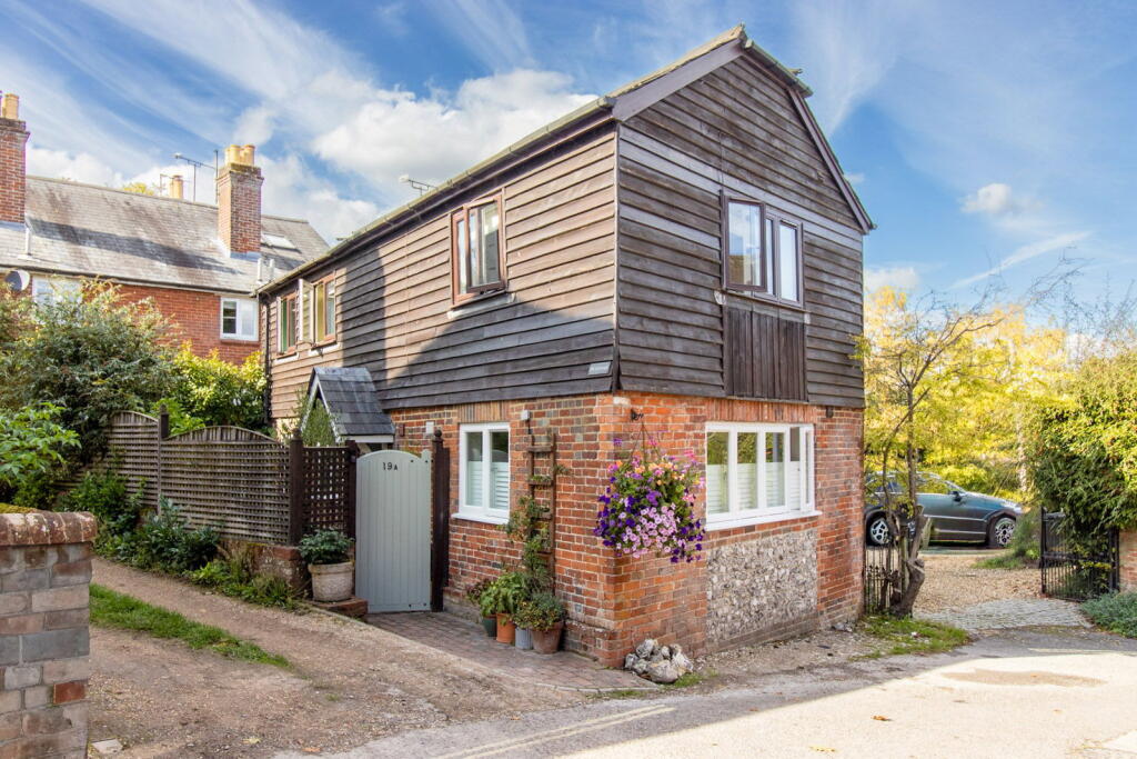 3-bed detached on The Old Barn, 19a Mill Hill, Alresford, £695,000